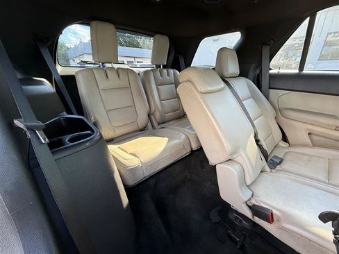 Used 2014 Ford Explorer XLT w/ Equipment Group 202A AWD/4WD image 30