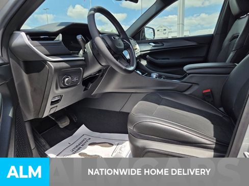 Used 2025 Jeep Grand Cherokee L Altitude AWD/4WD image 5