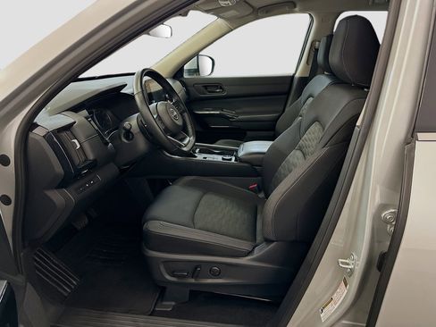 Used 2025 Nissan Pathfinder SV AWD/4WD image 13