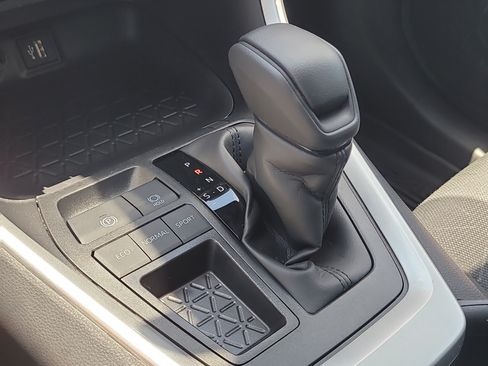 Certified 2025 Toyota RAV4 XLE FWD image 26