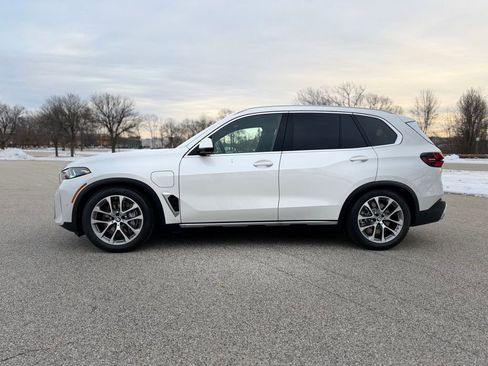 New 2026 BMW X5 xDrive50e image 3