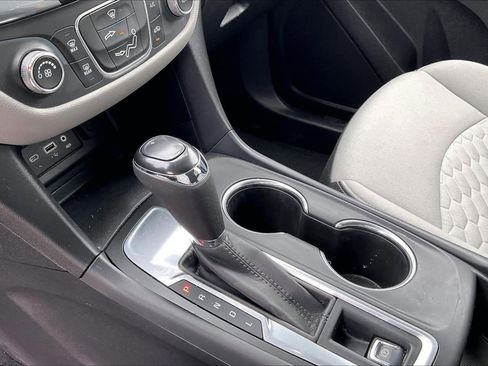 Used 2019 Chevrolet Equinox LS w/ LS Convenience Package image 15