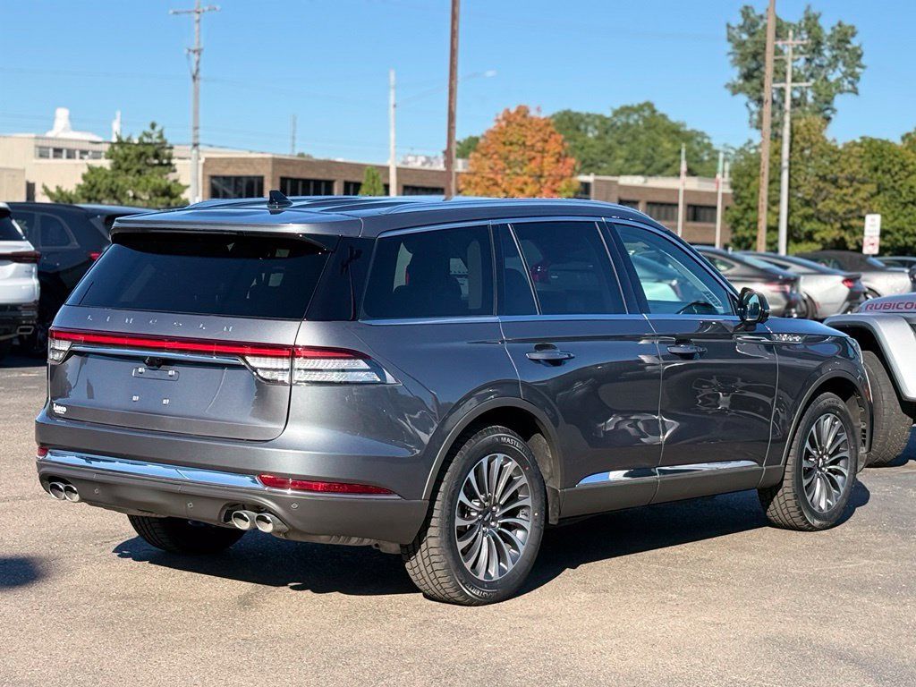Used 2024 Lincoln Aviator Reserve w/ Elements Package Plus AWD/4WD image 37