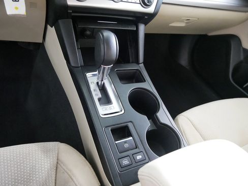 Used 2017 Subaru Outback 2.5i Premium image 24