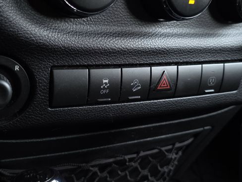 Used 2015 Jeep Wrangler Unlimited Rubicon w/ Connectivity Group image 22