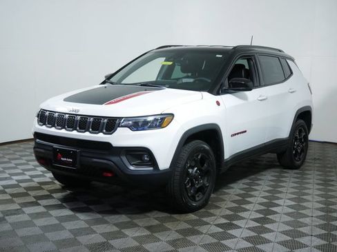 Certified 2023 Jeep Compass Trailhawk AWD/4WD image 3
