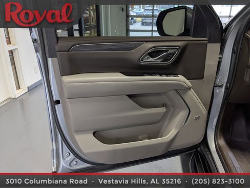 Used 2023 GMC Yukon XL SLT w/ SLT Premium Package image 21