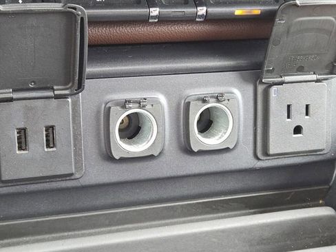 Used 2017 Chevrolet Silverado 1500 High Country AWD/4WD image 8