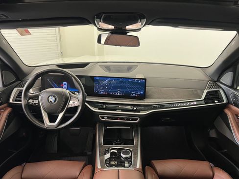 Used 2025 BMW X5 xDrive50e w/ Climate Comfort Package image 16