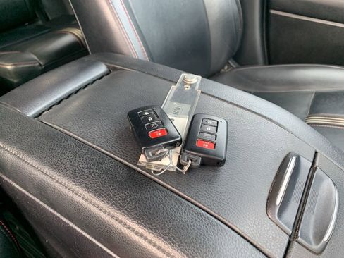 Used 2019 Toyota Highlander SE image 33