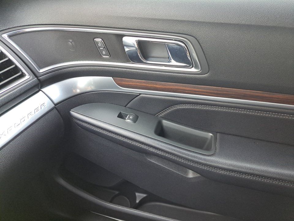 Used 2018 Ford Explorer Limited AWD/4WD image 32