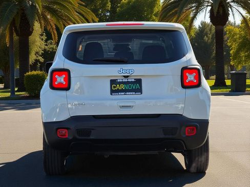 Used 2023 Jeep Renegade Latitude image 6