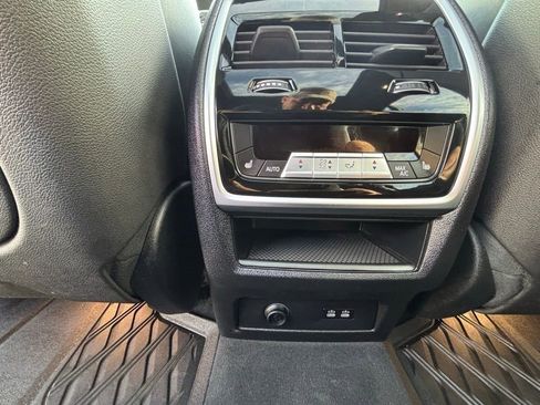 Used 2020 BMW X7 M50i image 14