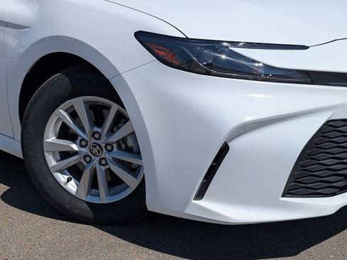 Used 2026 Toyota Camry LE FWD image 10