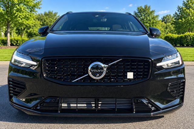 Used 2025 Volvo V60 T8 Polestar AWD/4WD image 2