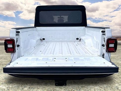 Used 2021 Jeep Gladiator Sport AWD/4WD image 7