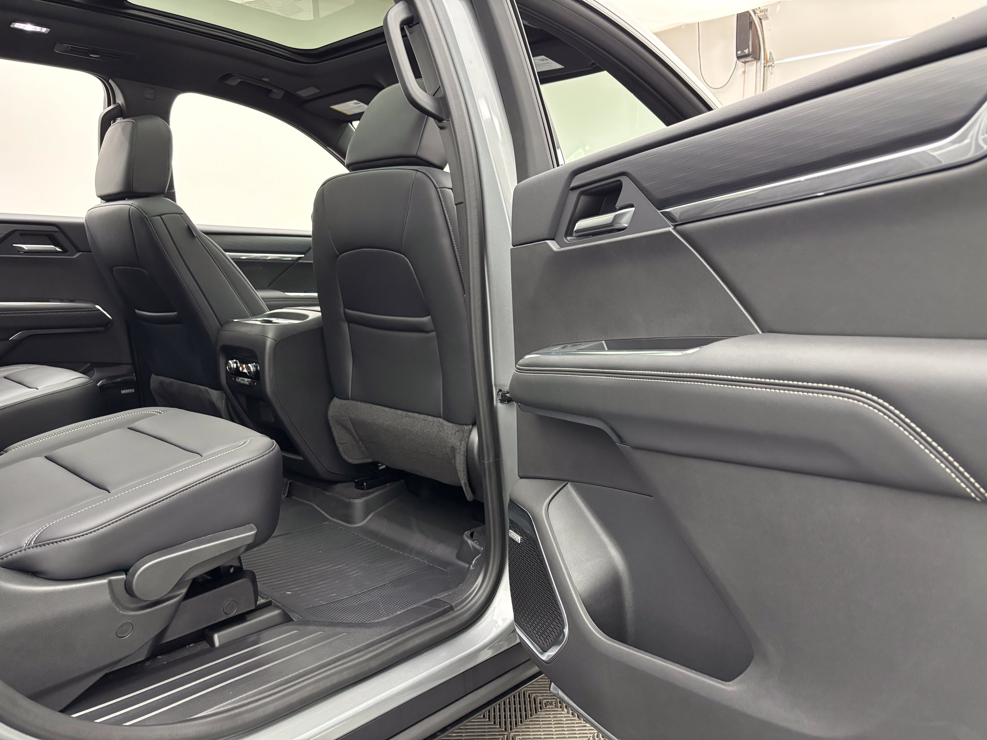 New 2027 GMC Acadia Elevation w/ Black Edition AWD/4WD image 39