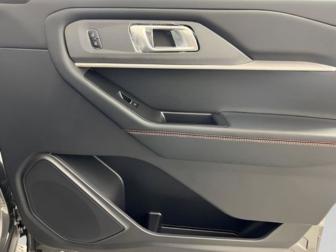 Used 2025 Ford Explorer ST-Line w/ Premium Package image 27