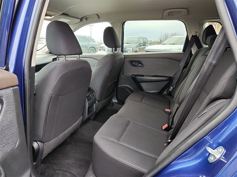 Used 2023 Nissan Rogue S image 12