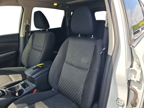 Used 2019 Nissan Rogue SV w/ Sun & Sound Touring Package FWD image 12