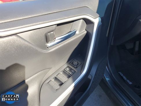 Used 2022 Toyota RAV4 SE image 22