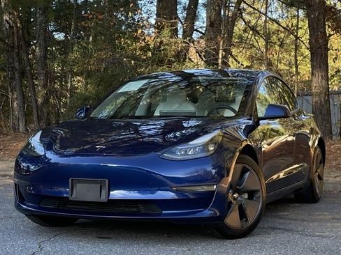 Used 2023 Tesla Model 3 Standard Range image 1