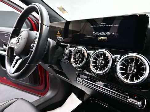 Used 2022 Mercedes-Benz GLA 250 250 4MATIC image 15