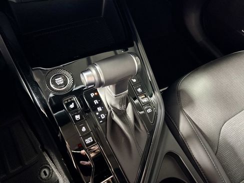 Certified 2025 Kia Niro SX Touring FWD image 19