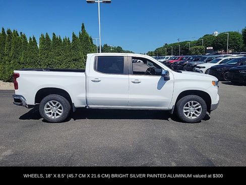Used 2022 Chevrolet Silverado 1500 LT AWD/4WD image 2