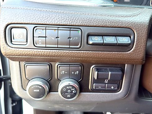 Used 2021 GMC Yukon XL Denali w/ Denali Premium Package RWD image 7