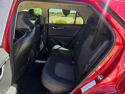Used 2025 Kia Niro LX FWD image 15