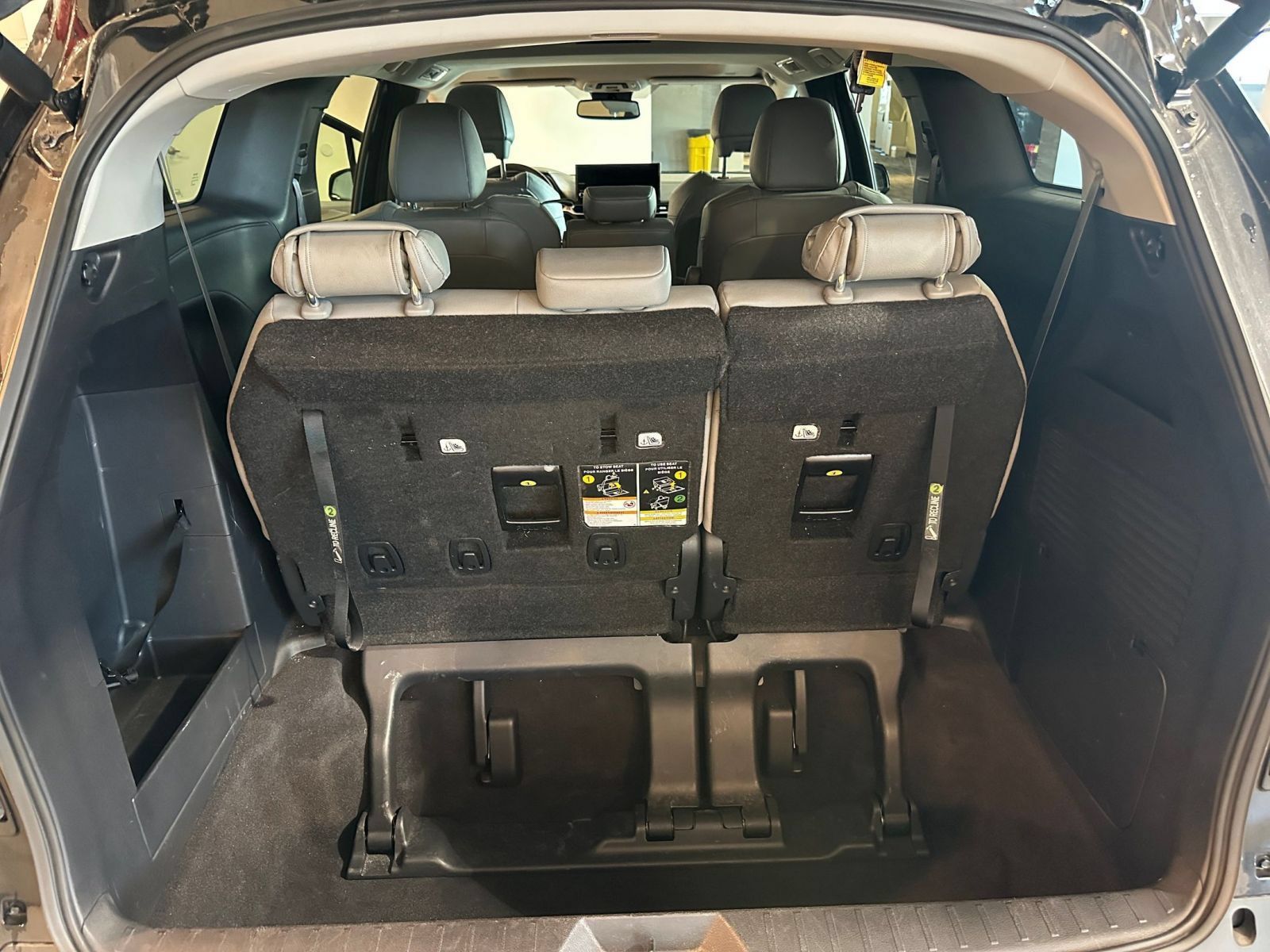 Used 2025 Toyota Sienna XLE FWD image 33