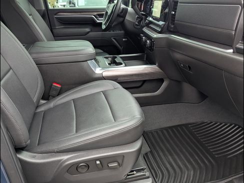 Used 2025 Chevrolet Silverado 2500 LTZ w/ LTZ Premium Package image 18