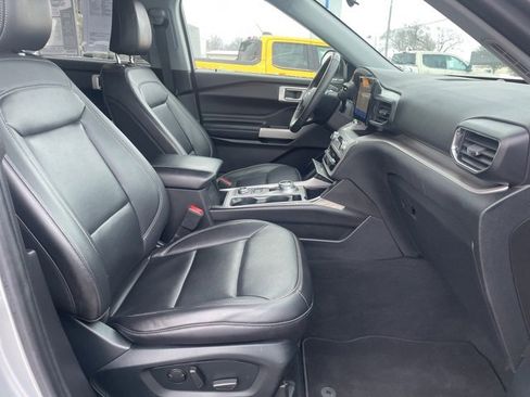 Used 2021 Ford Explorer XLT w/ Equipment Group 202A image 16