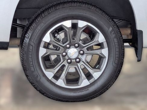 Used 2022 Chevrolet Silverado 1500 High Country w/ Z71 Off-Road Package image 11