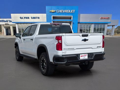 Used 2023 Chevrolet Silverado 1500 ZR2 w/ Technology Package AWD/4WD image 12