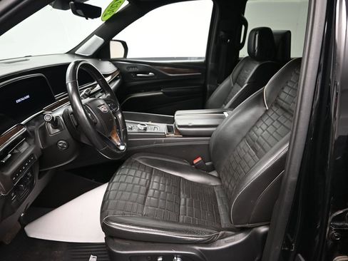 Used 2021 Cadillac Escalade Premium Luxury Platinum AWD/4WD image 16