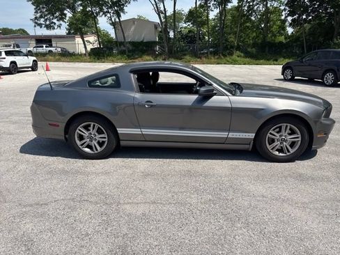 Used 2014 Ford Mustang Coupe RWD image 3