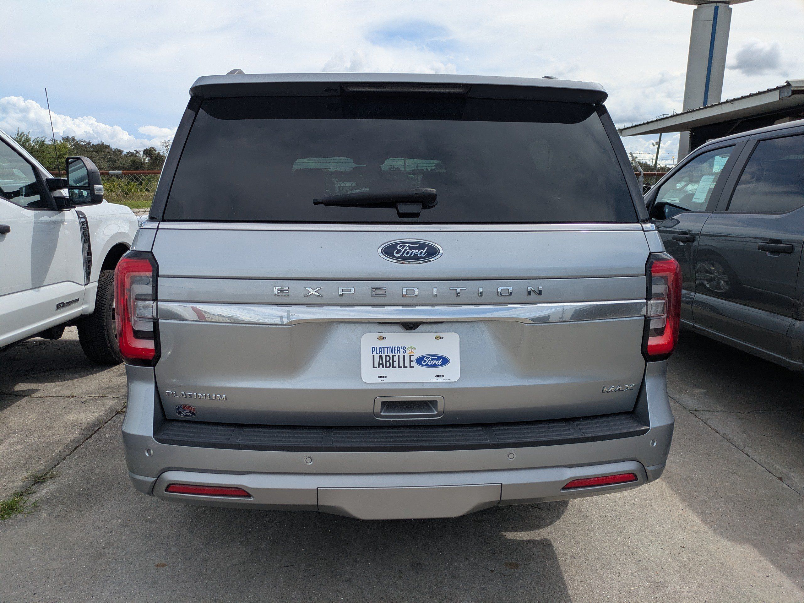 Used 2024 Ford Expedition Max Platinum AWD/4WD image 4