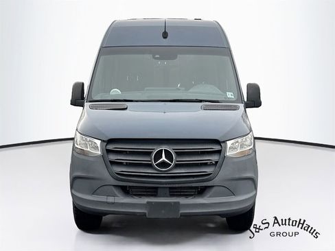Used 2021 Mercedes-Benz Sprinter 2500 image 2