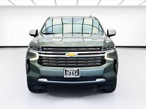 Used 2023 Chevrolet Suburban Premier RWD image 2