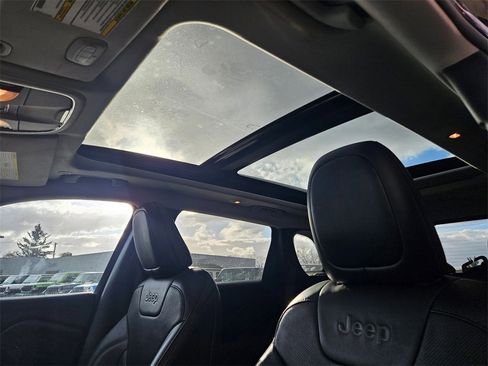 Certified 2021 Jeep Cherokee Latitude Lux w/ Sun & Sound Group image 32