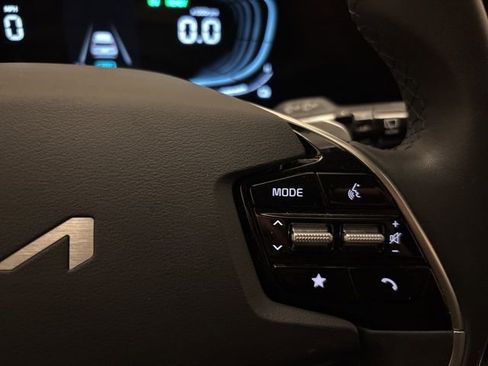 Certified 2023 Kia Niro EX Touring FWD image 15