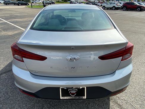 Used 2020 Hyundai Elantra SE FWD image 3