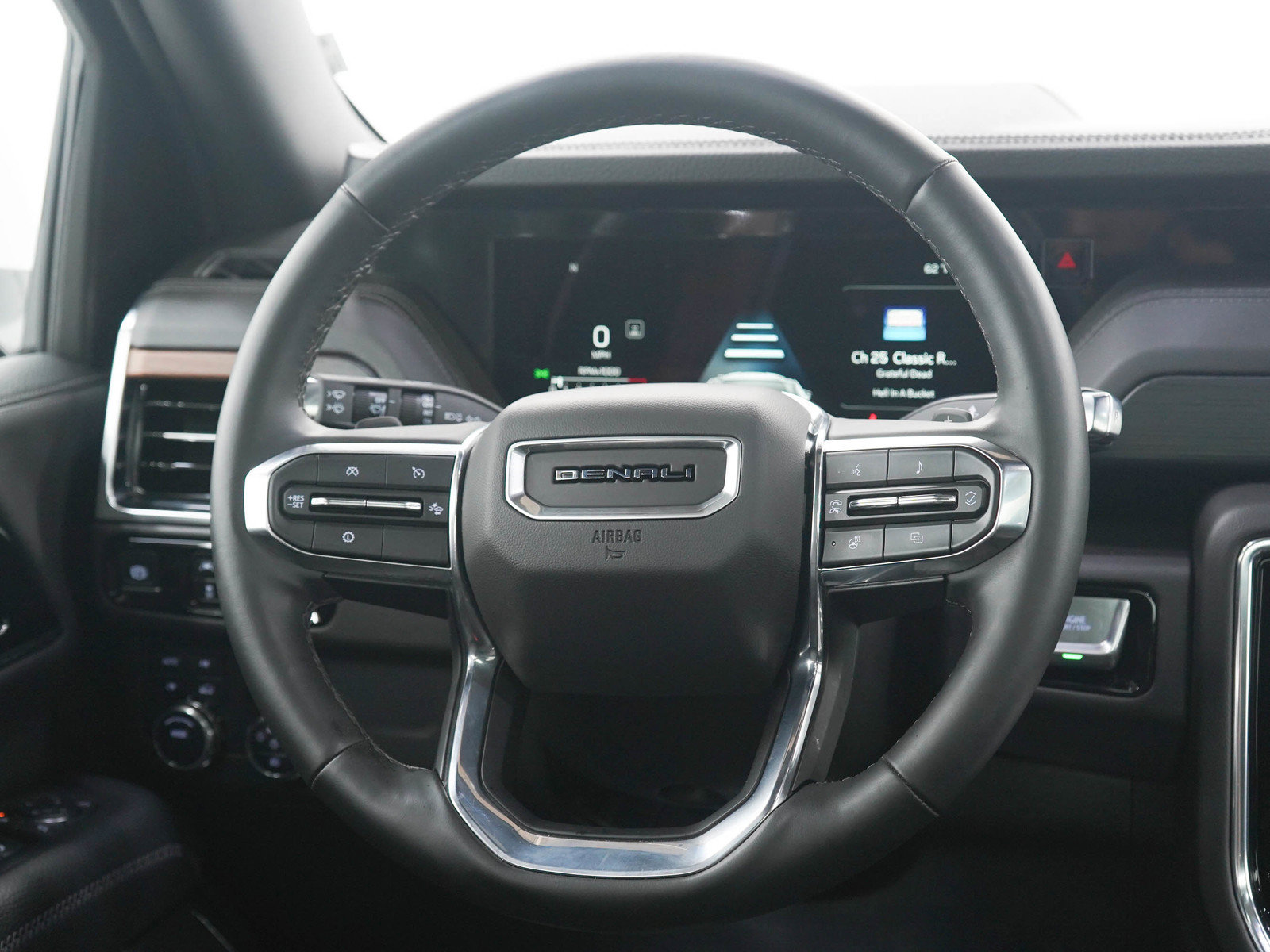 Used 2025 GMC Yukon Denali w/ Sun & Power Step Package AWD/4WD image 19
