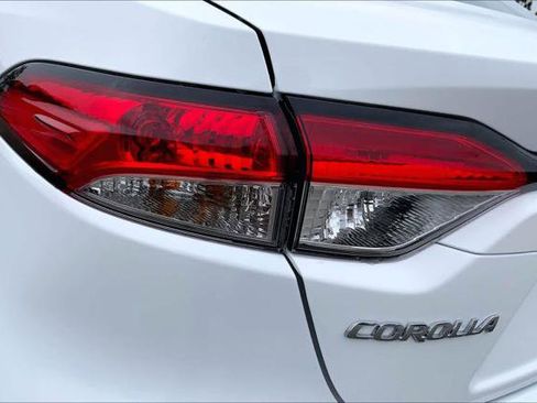 Certified 2025 Toyota Corolla LE image 28