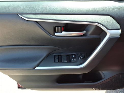 Used 2021 Toyota RAV4 XLE w/ Convenience Package image 11