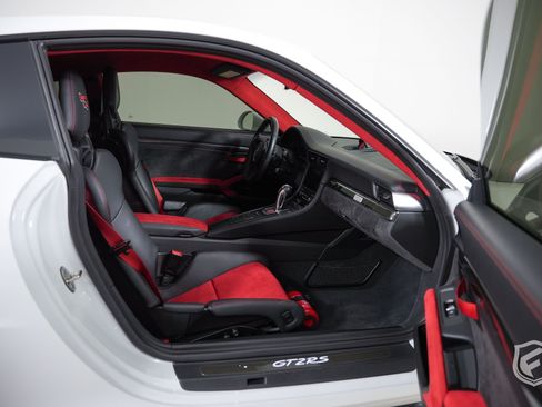 Used 2018 Porsche 911 GT2 RS RWD image 20
