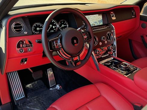 Used 2024 Rolls-Royce Cullinan image 4