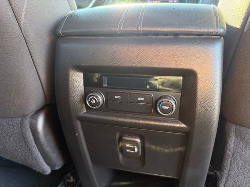 Used 2023 Chevrolet Traverse LT image 17